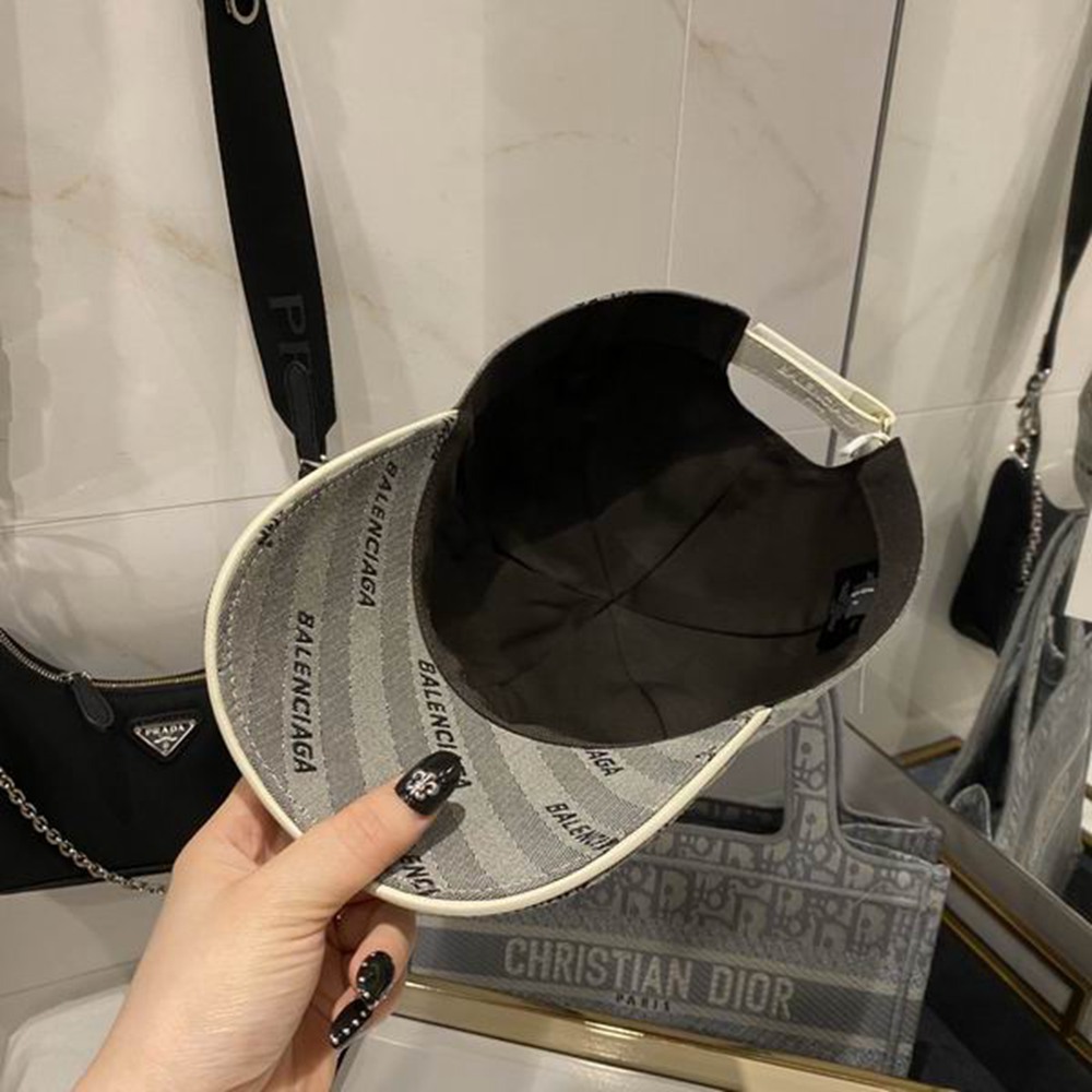Ba*len*cia*ga hat